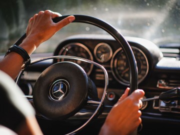 Miłośniczki klasycznych Mercedes&oacute;w w Janowie Podlaskim
